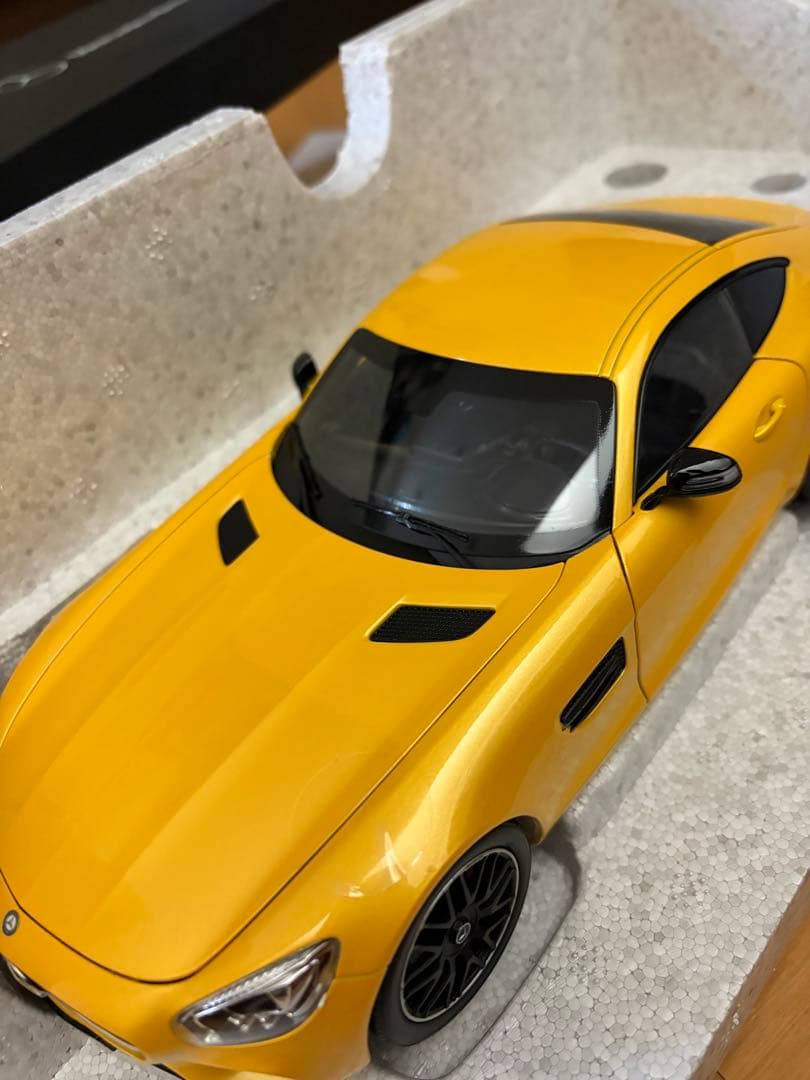 Mercedes公式 AMG GT S イエロー 1/18スケール