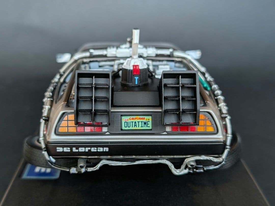 SunStar 1/18 バック・トゥ・ザ・フューチャー パート2 デロリアン