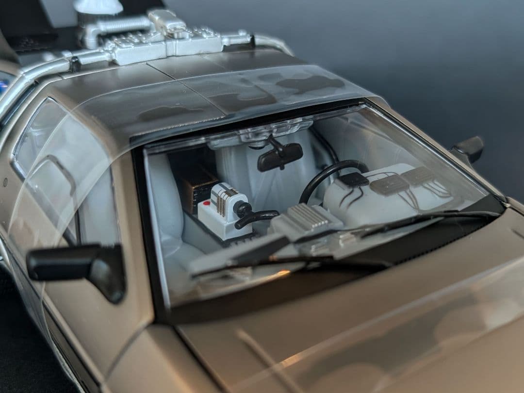 SunStar 1/18 バック・トゥ・ザ・フューチャー パート2 デロリアン