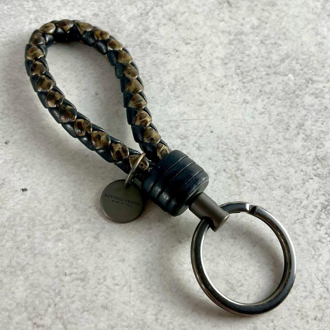 Bottega Veneta イントレチャート キーリング レザー チャーム
