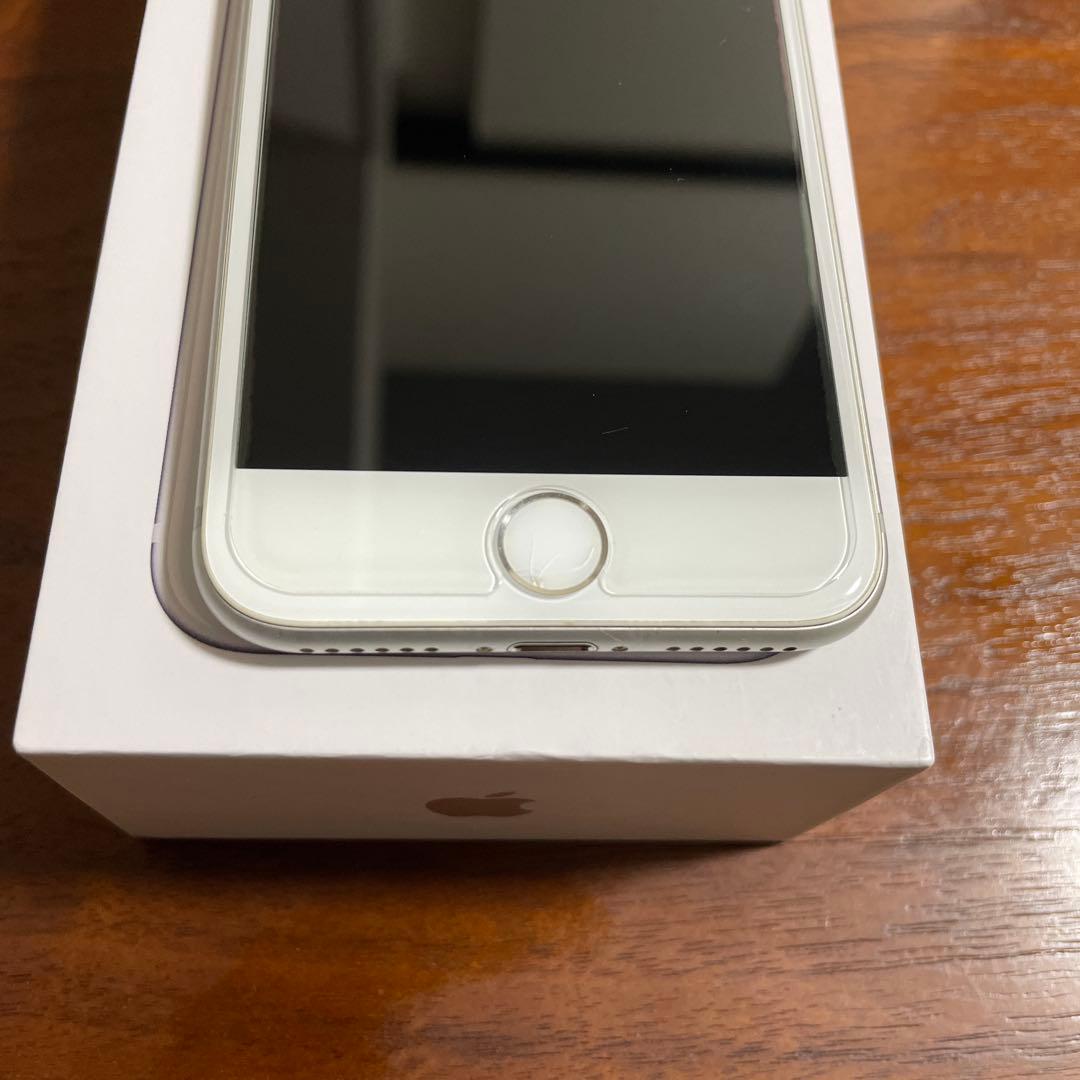 iphone 8 シルバー　64gb iphone8