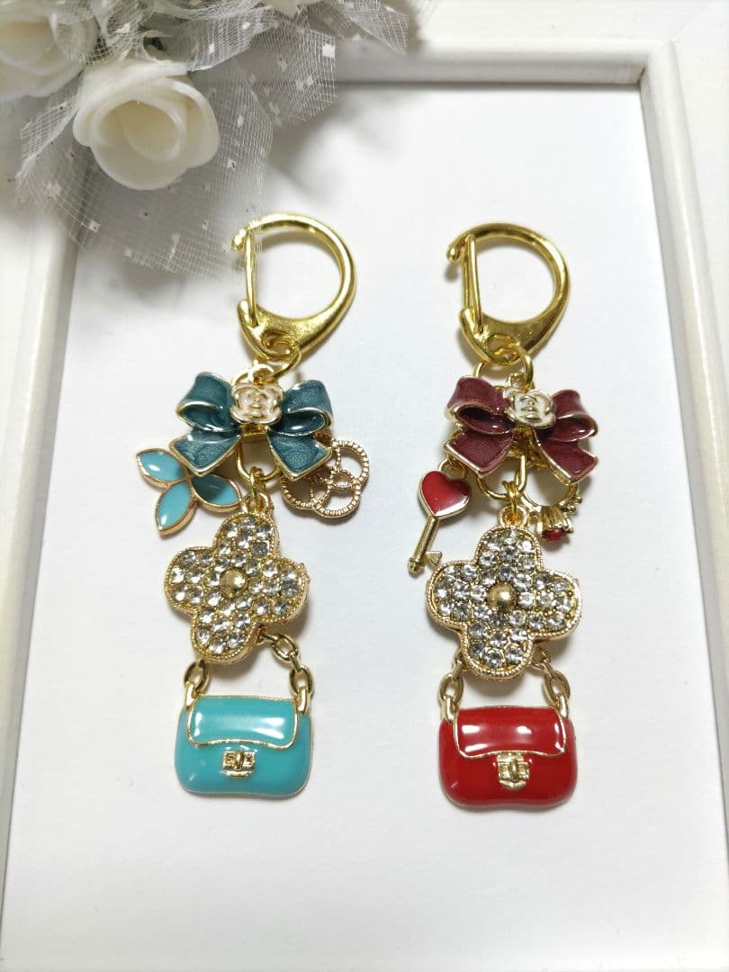 ハンドメイドチャーム　キーホルダー　キラキラカメリア　黒系　他おまとめ