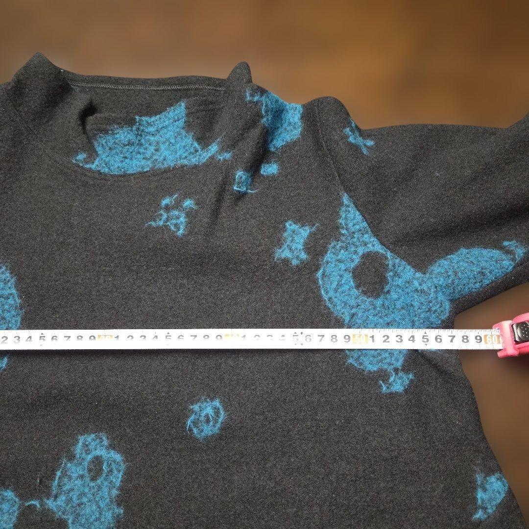 【慈雨】黒に青の花模様の圧縮ニット