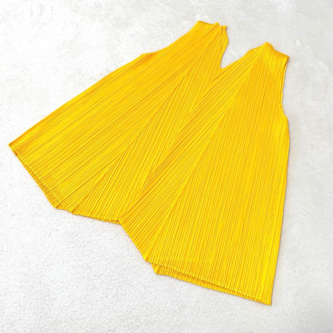 極美品✨PLEATS PLEASE 斜めプリーツ　変形　イエロー　ノースリーブ