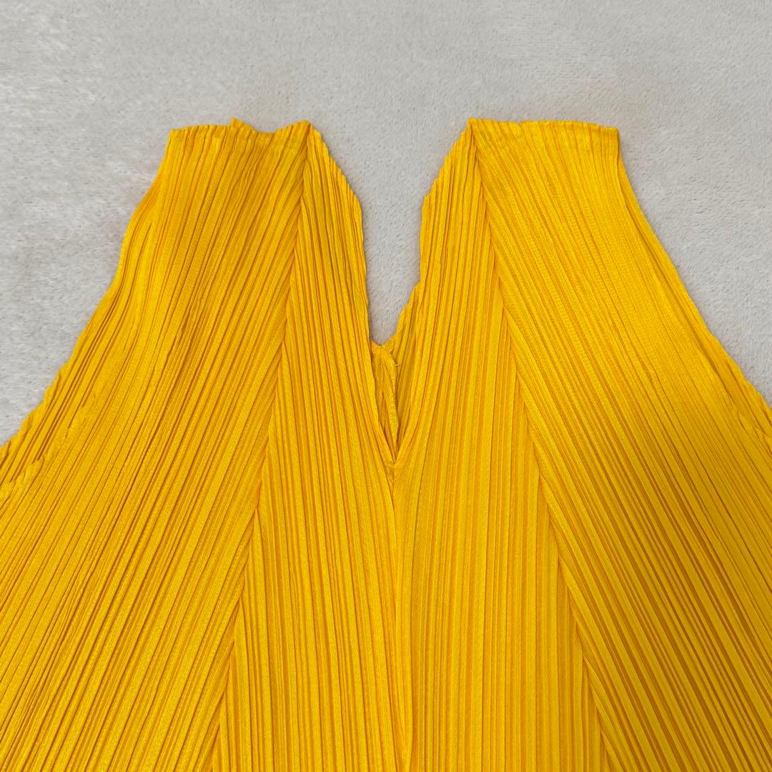 極美品✨PLEATS PLEASE 斜めプリーツ　変形　イエロー　ノースリーブ