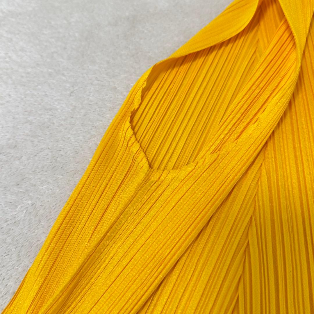極美品✨PLEATS PLEASE 斜めプリーツ　変形　イエロー　ノースリーブ