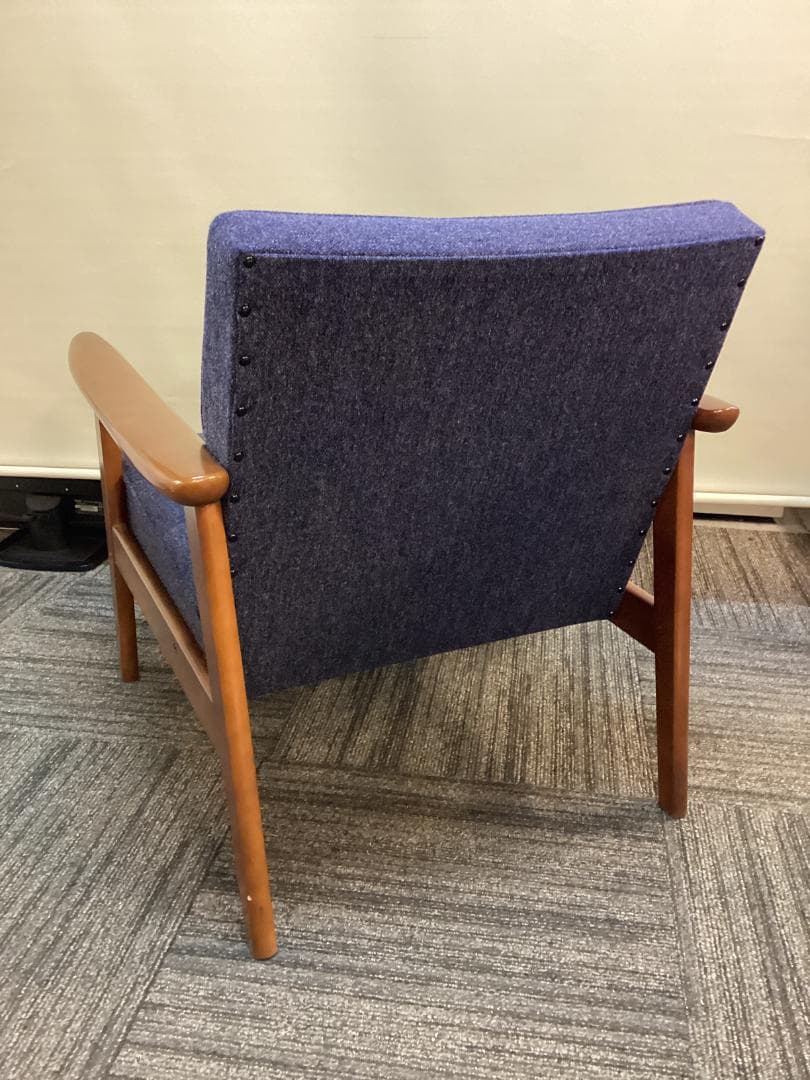 １脚のみ　カリモク６０　Kチェア　タープブルー　１シーター