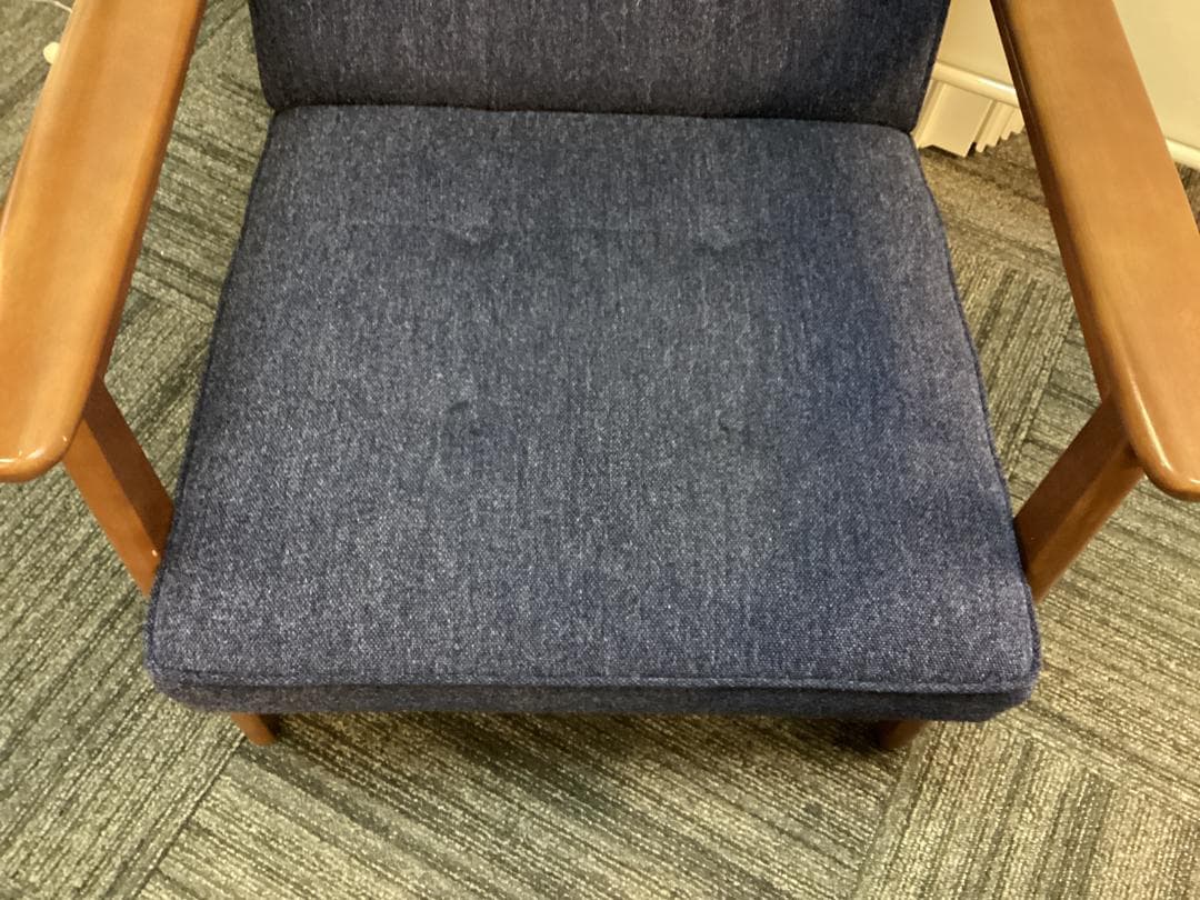 １脚のみ　カリモク６０　Kチェア　タープブルー　１シーター