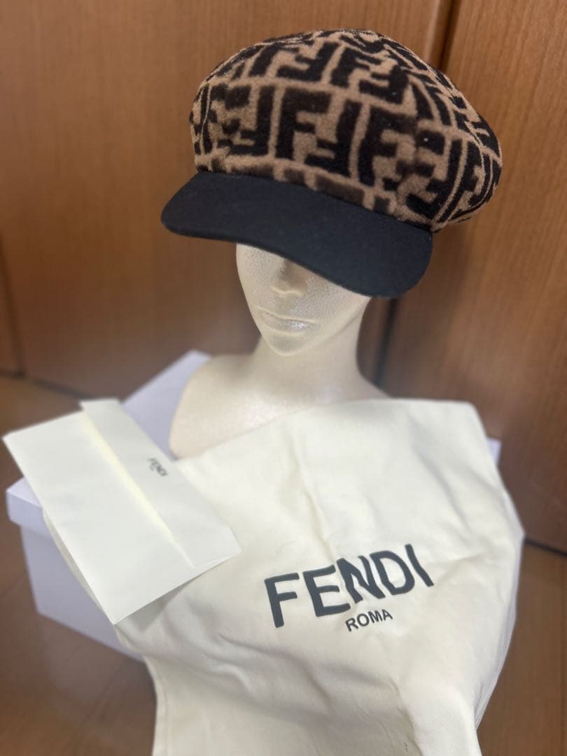 FENDI シアリングムートンキャスケット FFロゴ