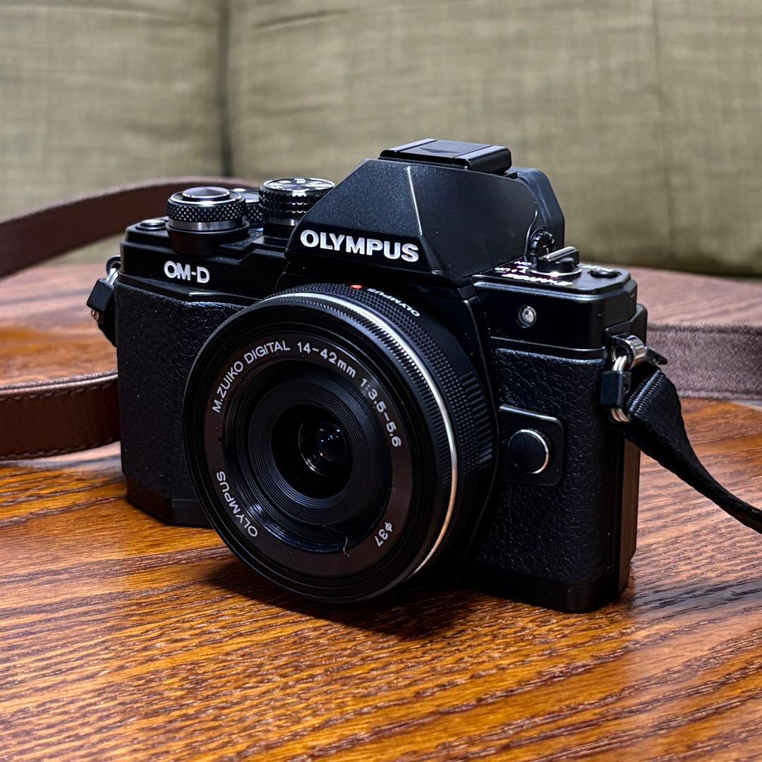 OLYMPUS E-M10 MKⅡ ダブルズーム+30mm F1.4 DC DN