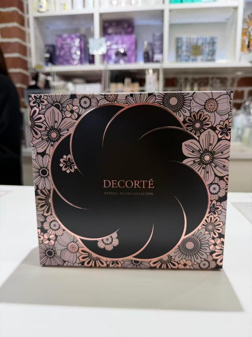 コスメデコルテクリスマスコフレ 2025エターナルブルームコレクション