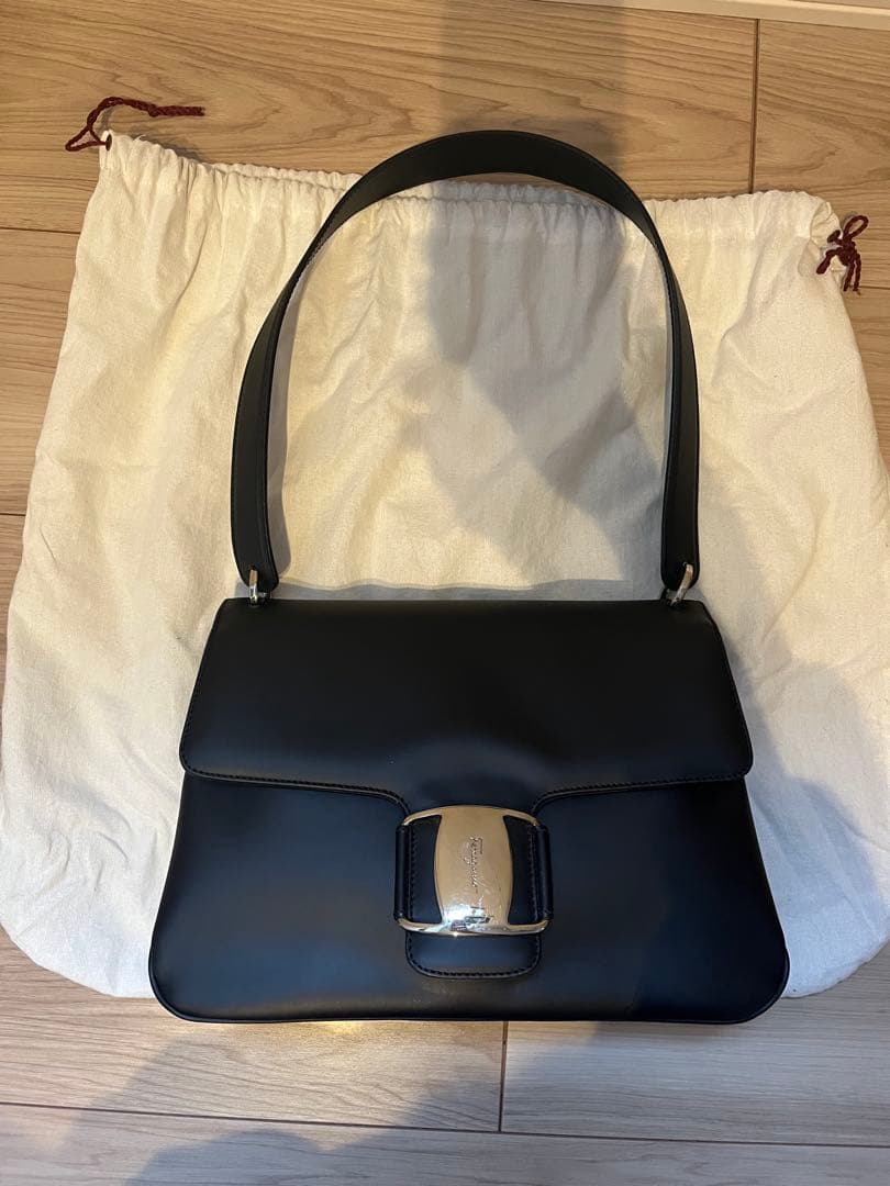 フェラガモ　ブラックレザー バッグ　［最終価格］