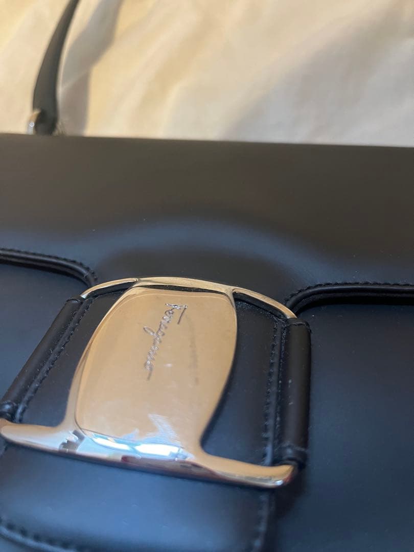 フェラガモ　ブラックレザー バッグ　［最終価格］