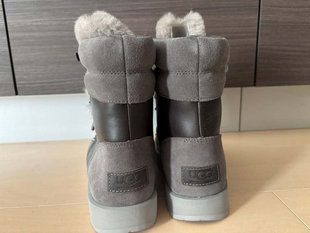 UGGビキウォータープルーフブーツ
