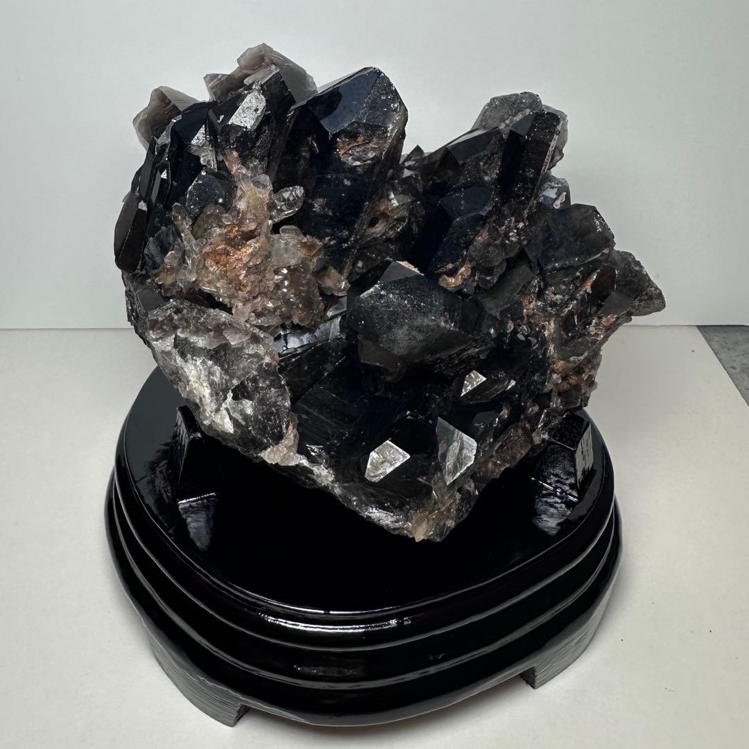 ✨特大 モリオンクラスター 1478g 台座付き 天然石置物 原石 魔除け