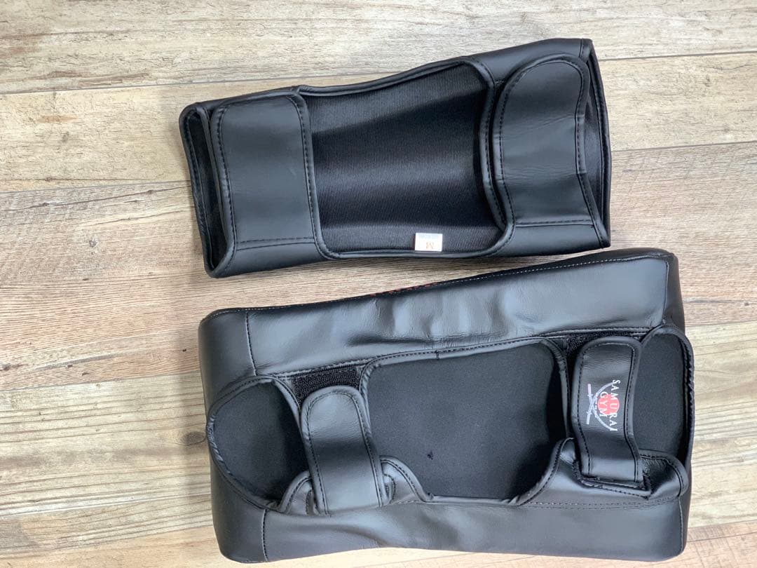 カーフキックダブルミット 左右利用できます