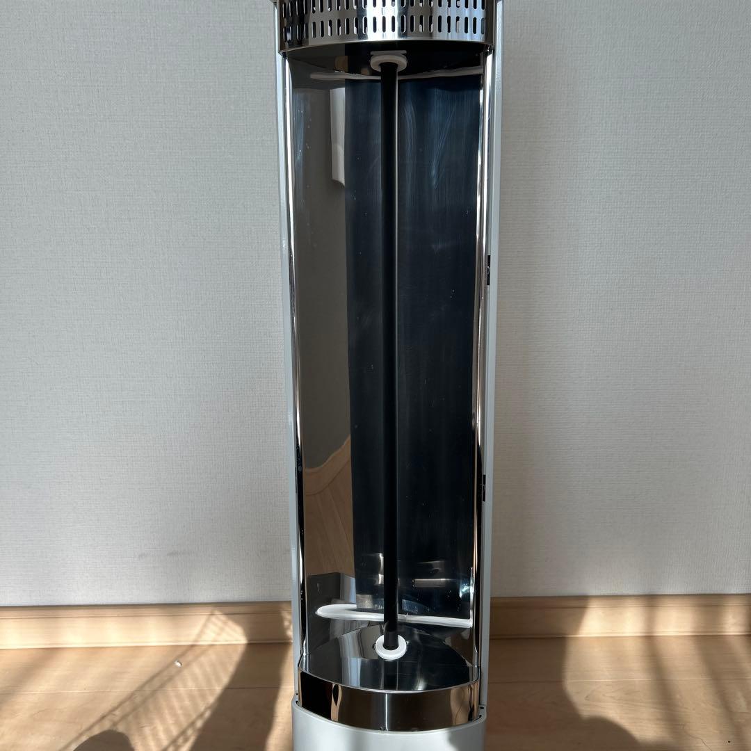 コロナのコアヒートスリム2021年製遠赤外線ストーブ　軽量で持ち運びに便利です