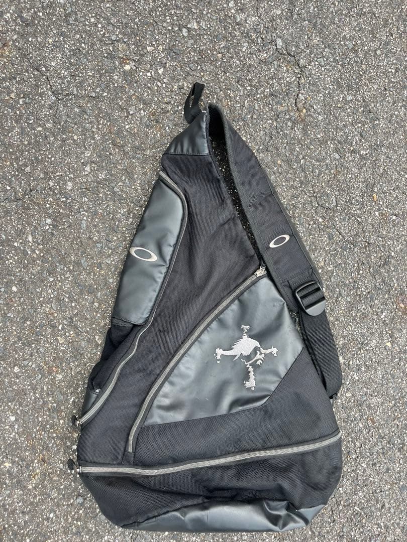 OAKLEY archive ワンショルダーバック y2k スカルロゴ ギミック