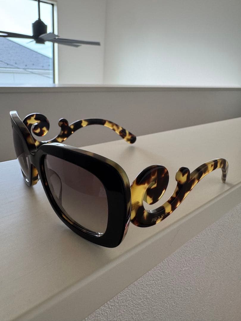 Prada スカラップデザイン サングラス　hyde