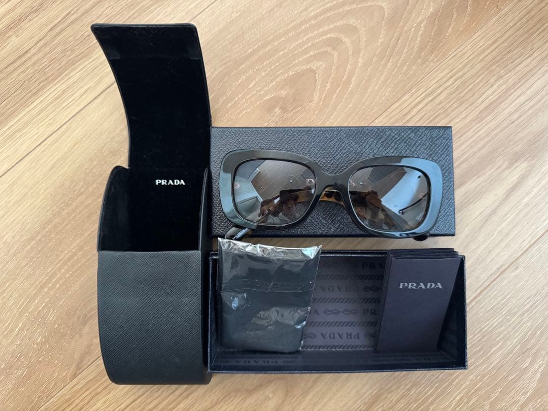 Prada スカラップデザイン サングラス　hyde