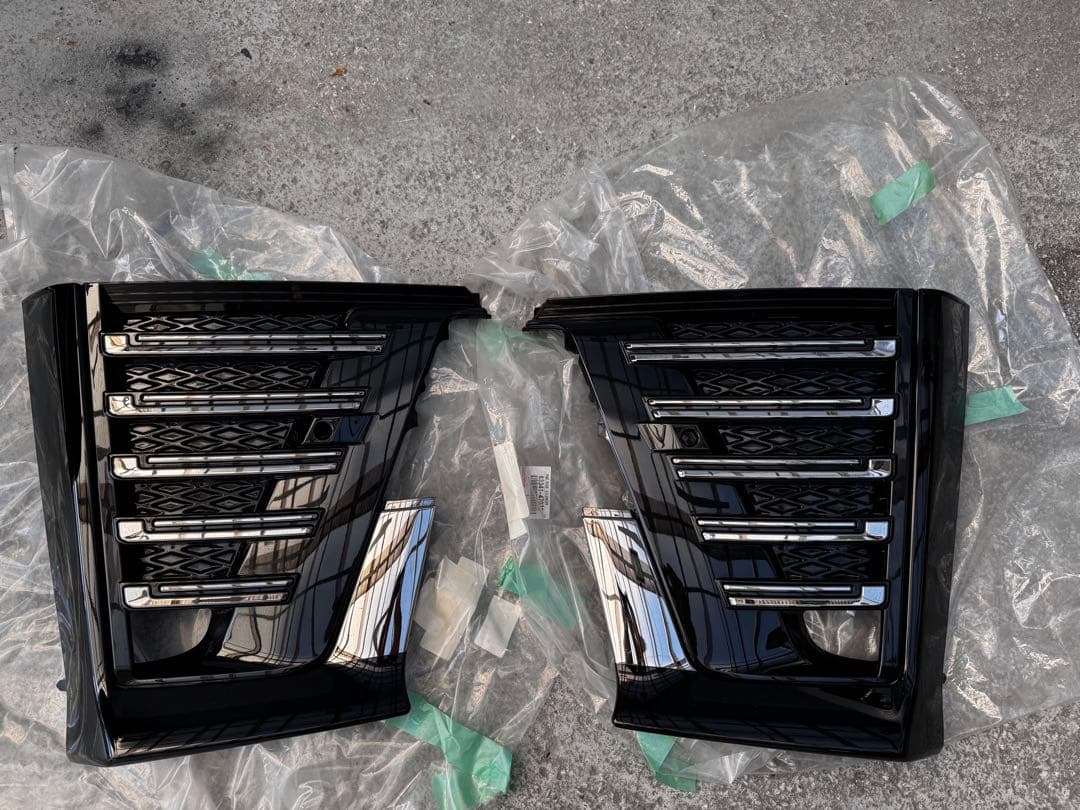 ヴェルファイア 後期 フォグカバー　 左右セット　メッキの所202で塗ってます