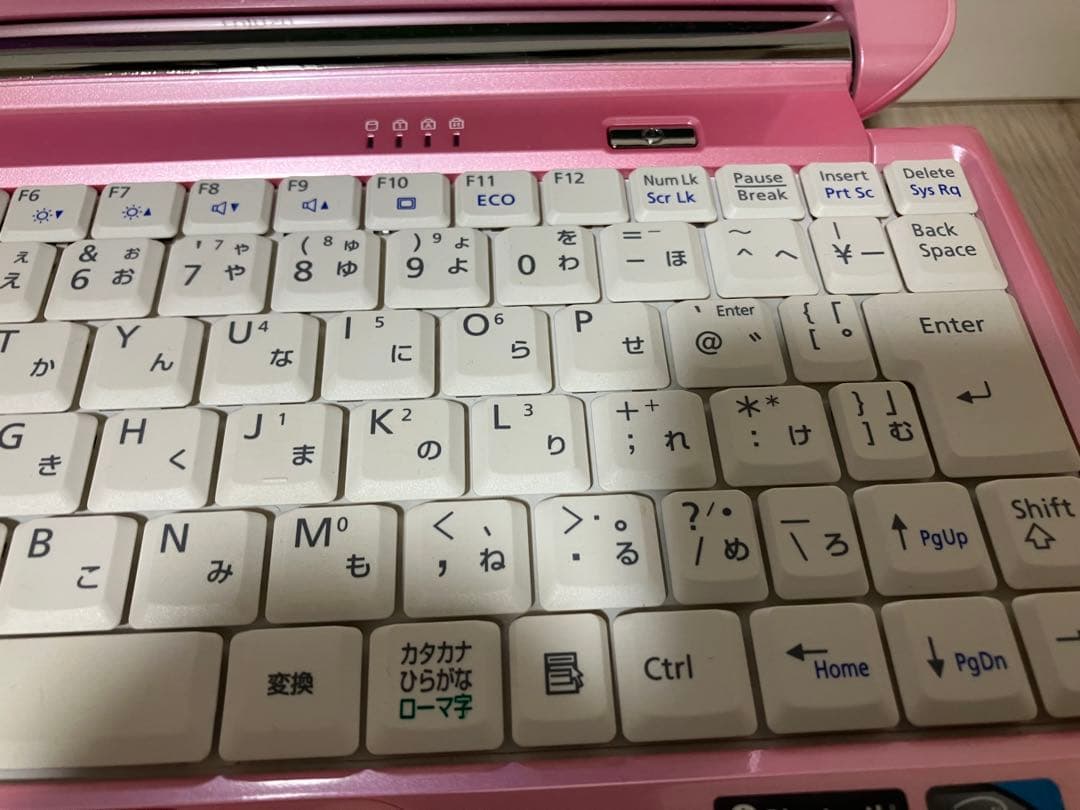 激レア　ノートパソコン モモエリコラボ限定モデル FMVLMG30PK