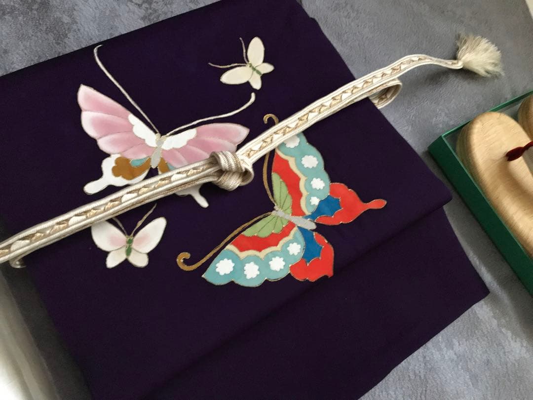 上質な塩瀬　蝶々の名古屋帯　正絹　濃い紫の地　手描き