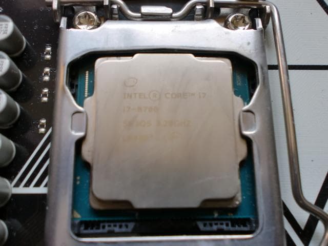 Intel Corei7-8700とASUS製マザーボード