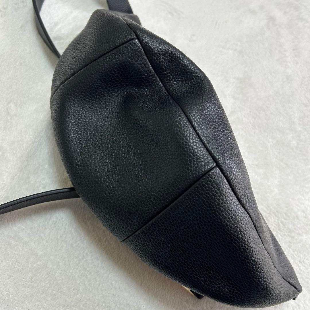極美品✨RIVE DROITE カーブボディバッグ レザー　ブラック　リヴドロワ