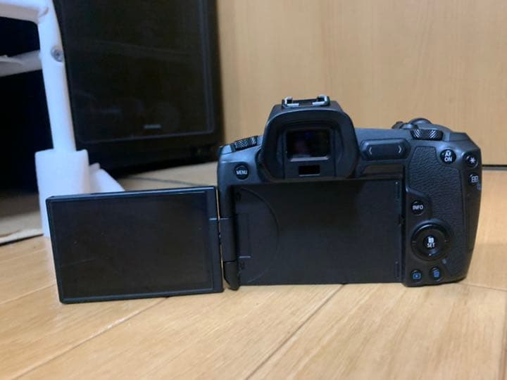 EOS R （バッテリーグリップ付）