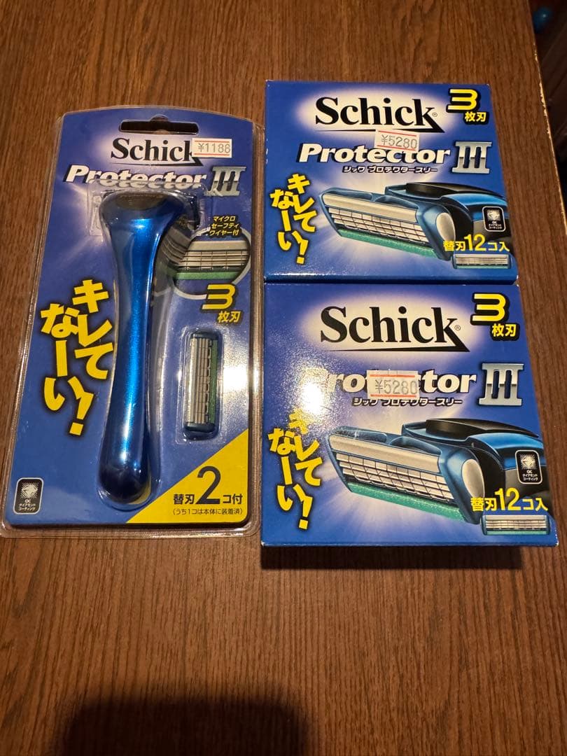 Schick Protector III メンズ剃刀 3枚刃 替刃12×2+2