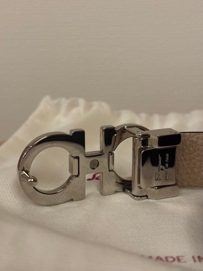 Salvatore Ferragamo ブラック レザーベルト ガンチーニ