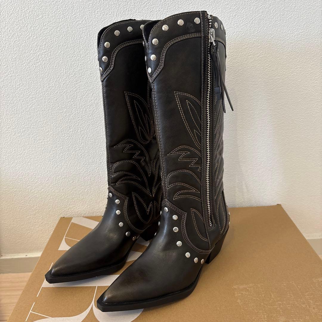 ZARA スタッズ付きカウボーイブーツ　ウエスタンブーツ