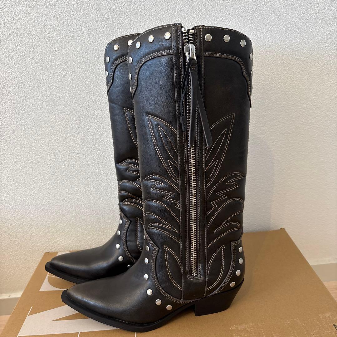 ZARA スタッズ付きカウボーイブーツ　ウエスタンブーツ