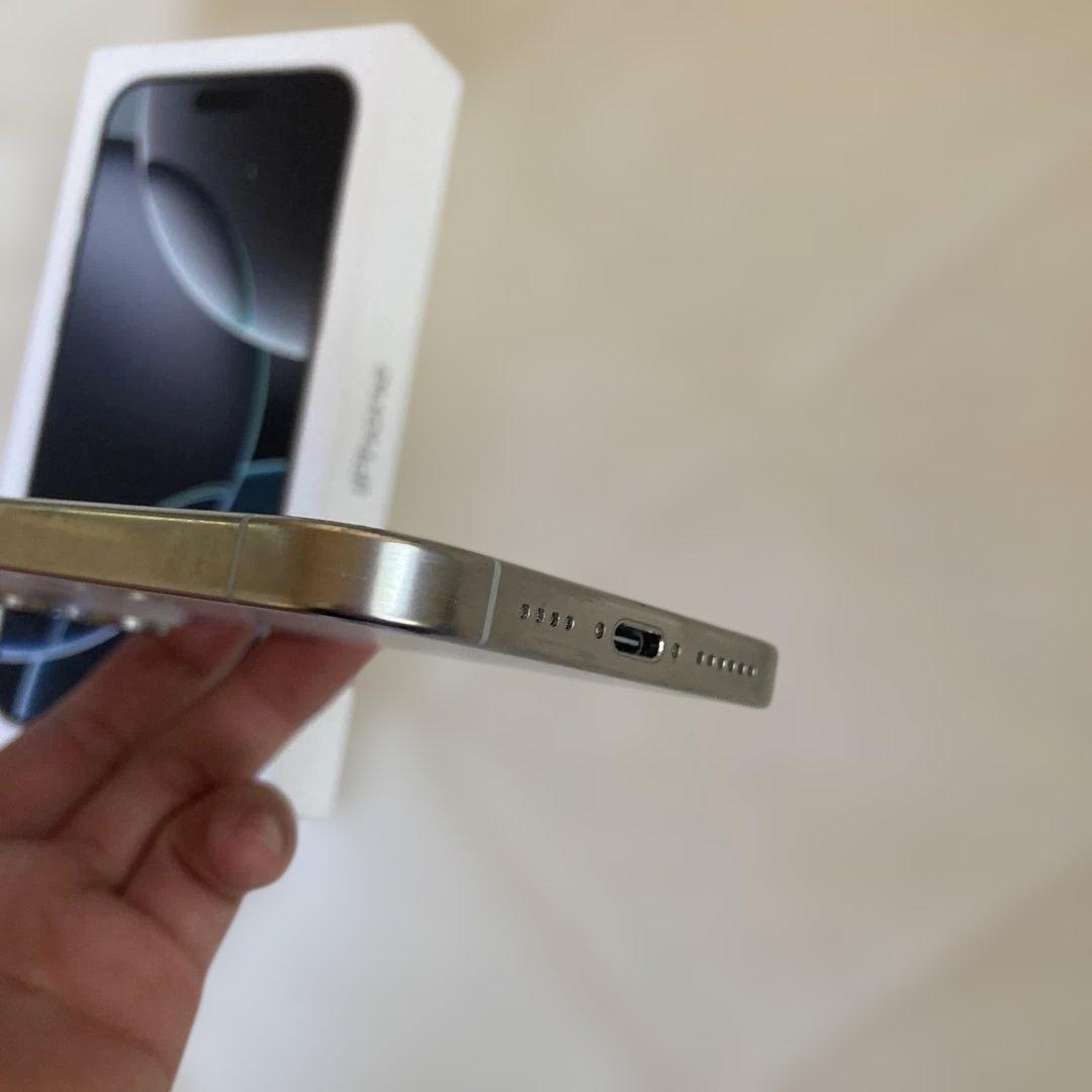 iPhone 16 Pro Max ホワイト　香港版　512GB 美品