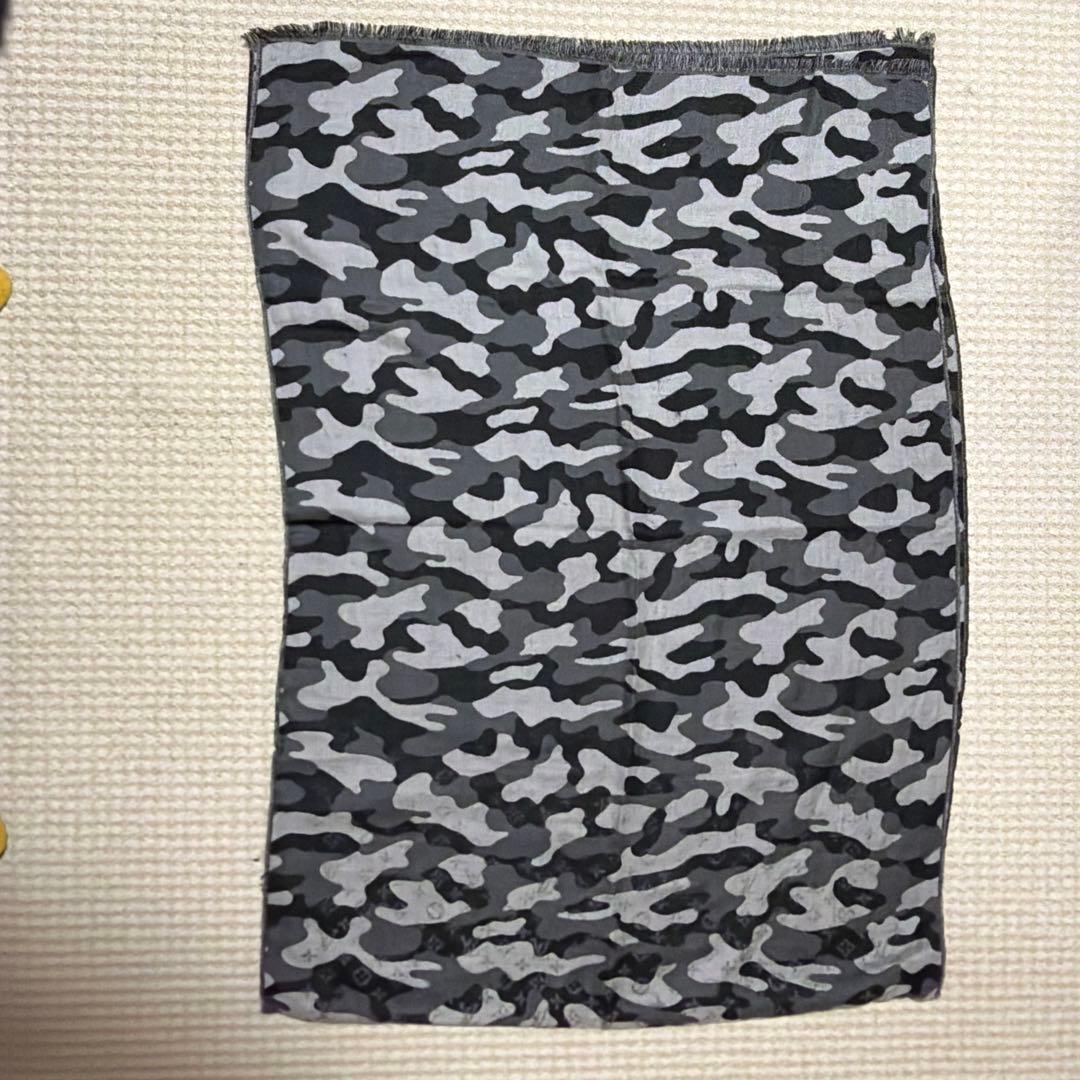 LOUIS VUITTON 迷彩柄リバーシブルストール グレー系