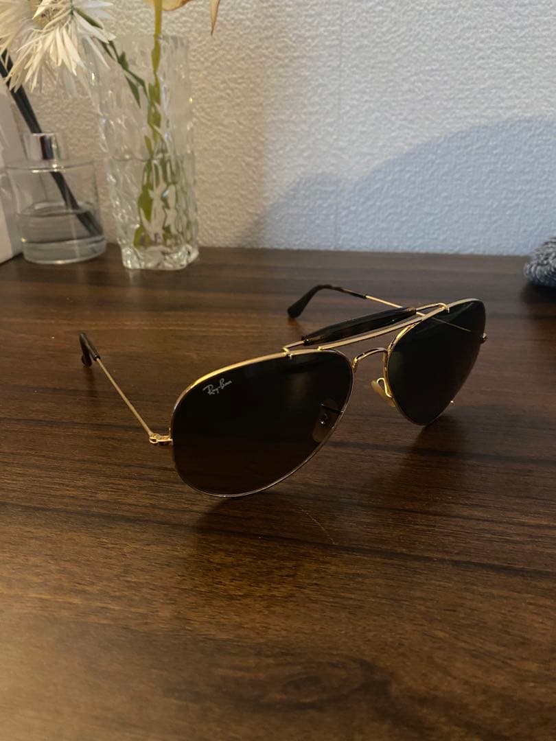 Ray-Ban アビエーター サングラス ゴールド