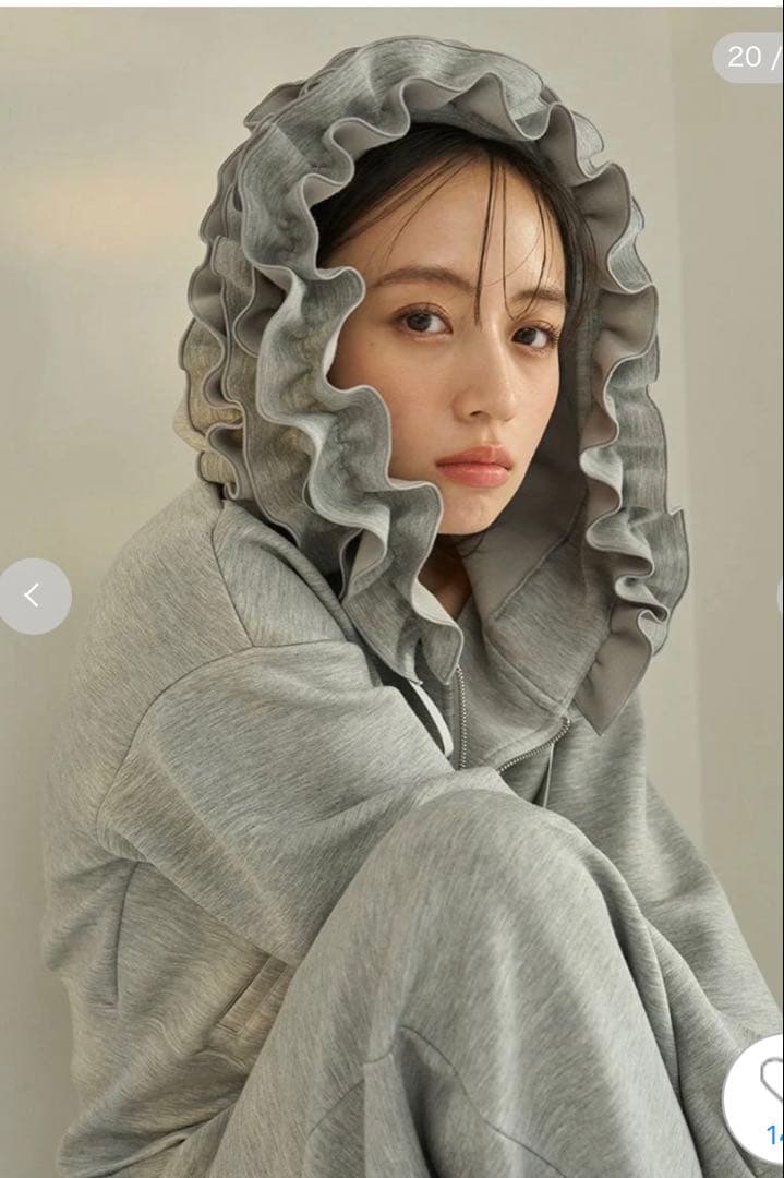 新作新品♥️ SNIDEL スナイデル フリルショートジップパーカー