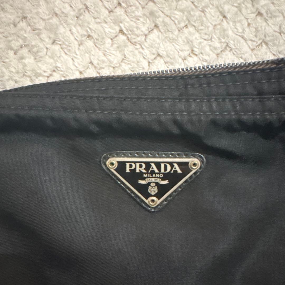 PRADA ナイロンショルダーバッグ ブラック