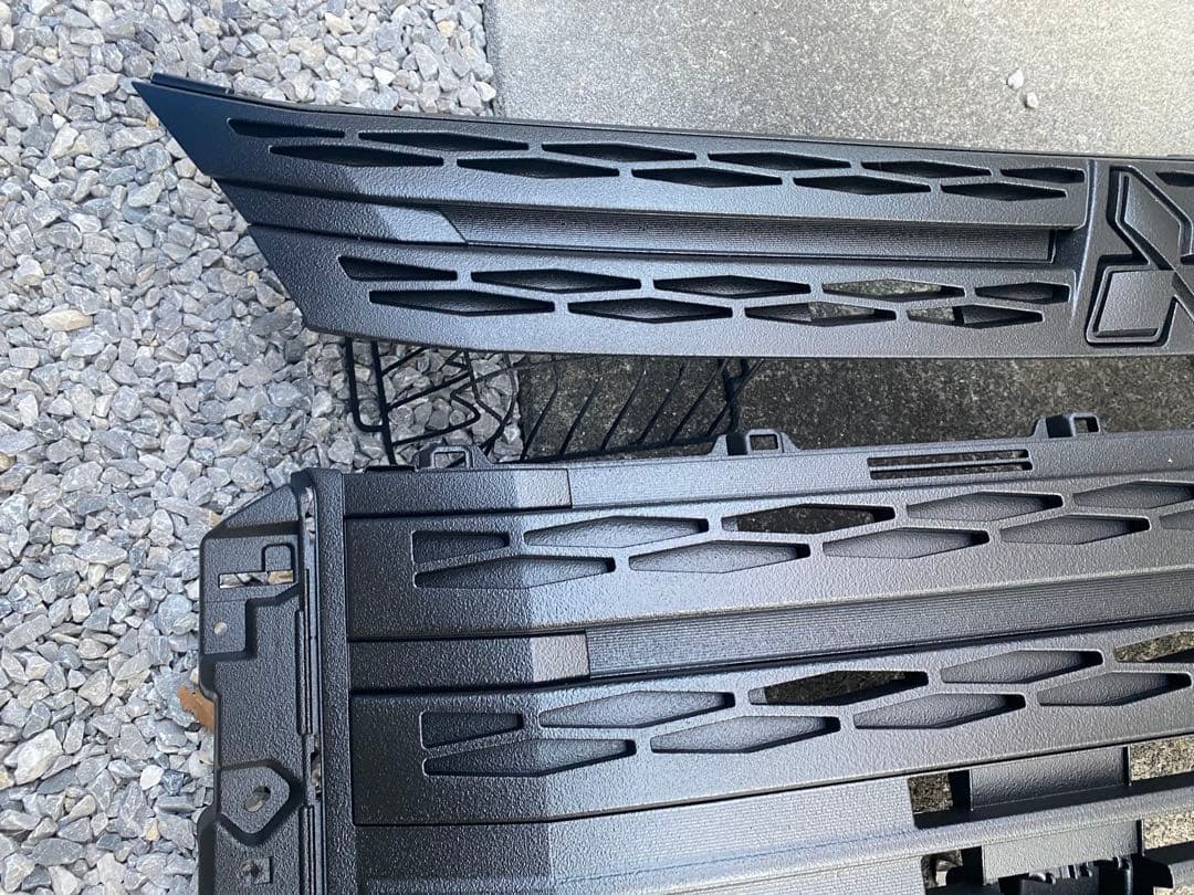 最終値下げ❗️新型デリカD5 後期　フロントグリル フォグベゼル　チッピング