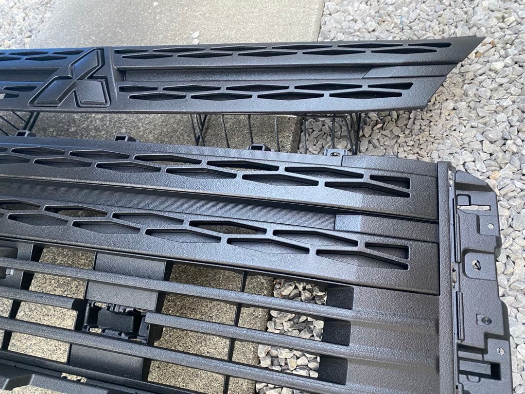 最終値下げ❗️新型デリカD5 後期　フロントグリル フォグベゼル　チッピング