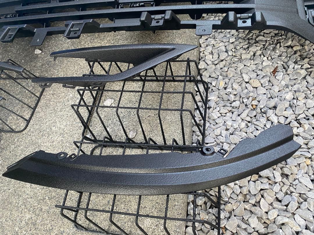 最終値下げ❗️新型デリカD5 後期　フロントグリル フォグベゼル　チッピング