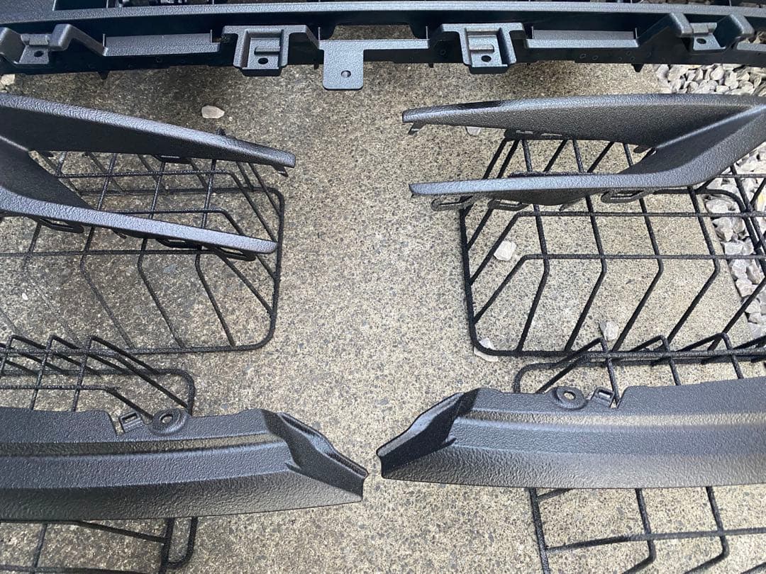 最終値下げ❗️新型デリカD5 後期　フロントグリル フォグベゼル　チッピング