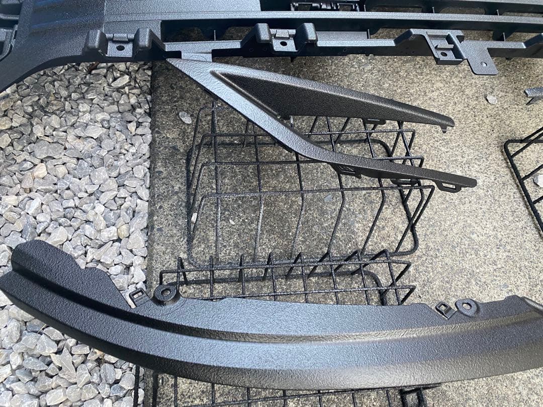 最終値下げ❗️新型デリカD5 後期　フロントグリル フォグベゼル　チッピング