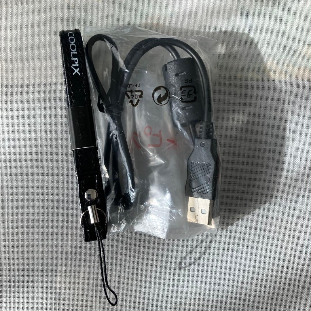 Nikon COOLPIX 赤 5倍光学ズーム