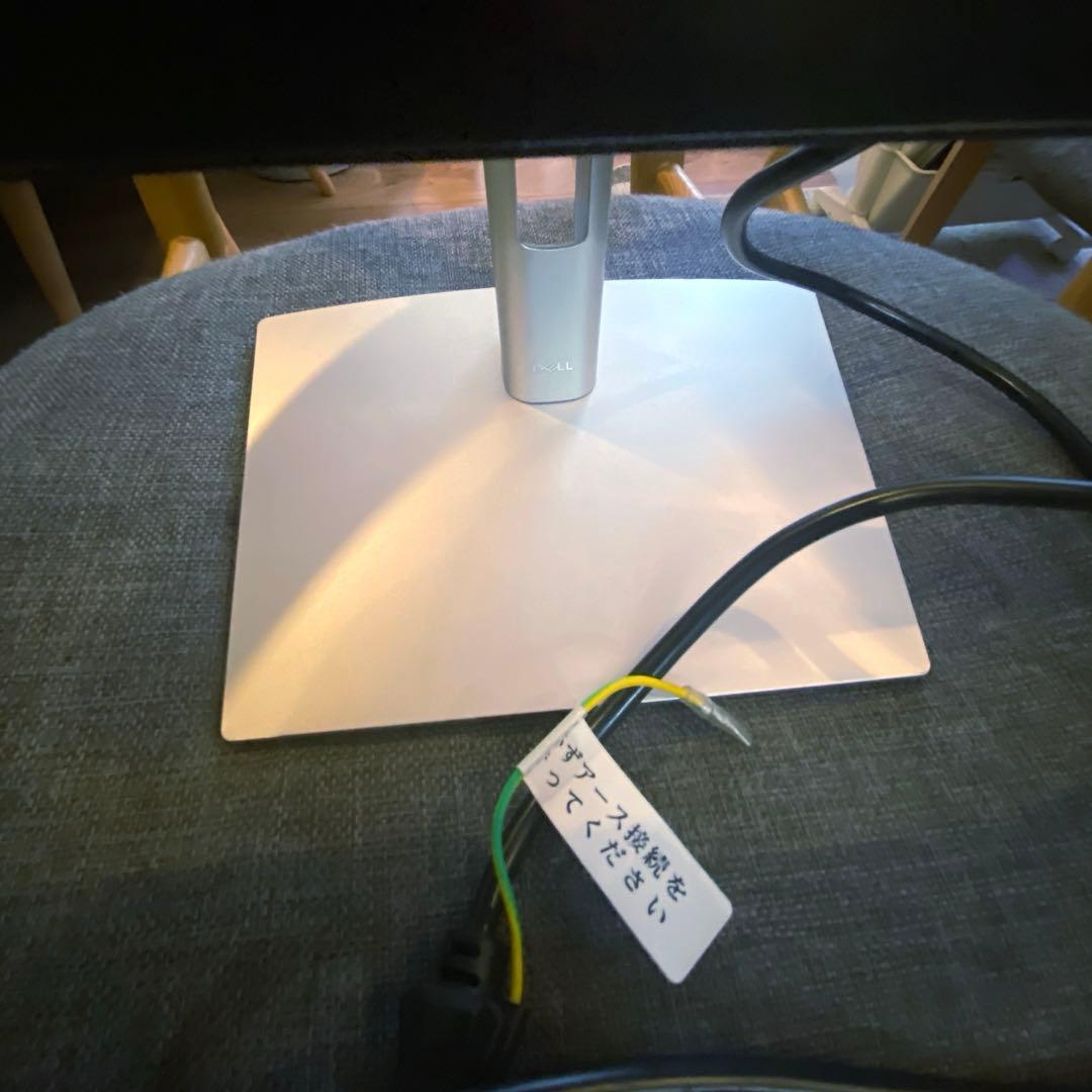 DELL U2421E 24.1インチ IPSパネル　USB Type-Cハブ付