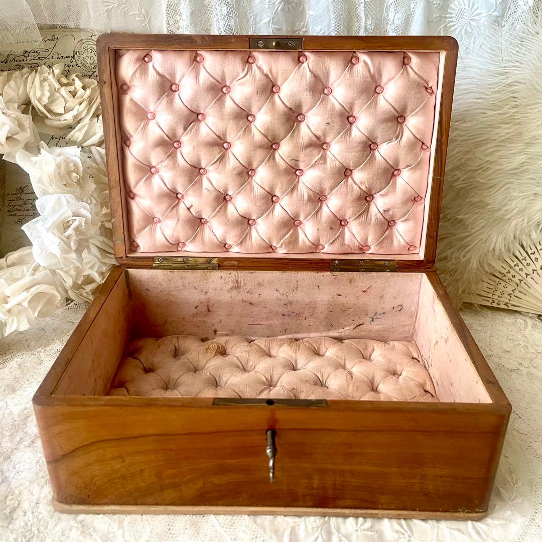 ミア　　【レア】鍵付き大きなモシュリンヌボックスピンクフランスアンティーク