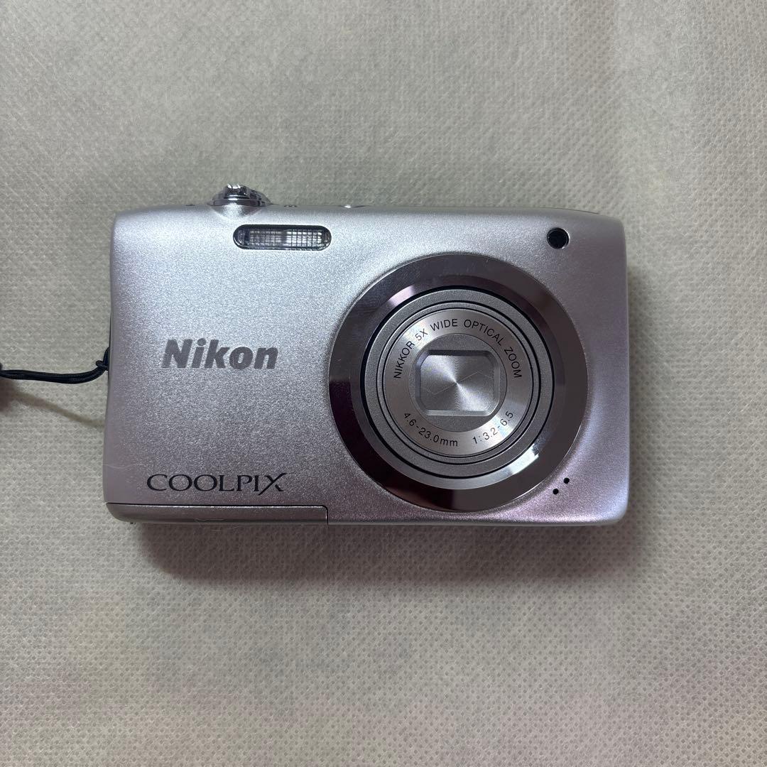 Nikon COOLPIX デジタルカメラ シルバー