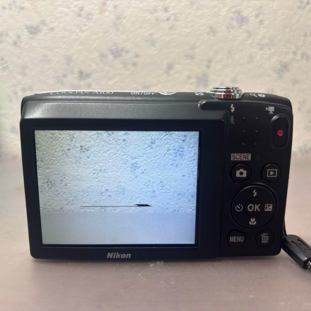 Nikon COOLPIX デジタルカメラ シルバー