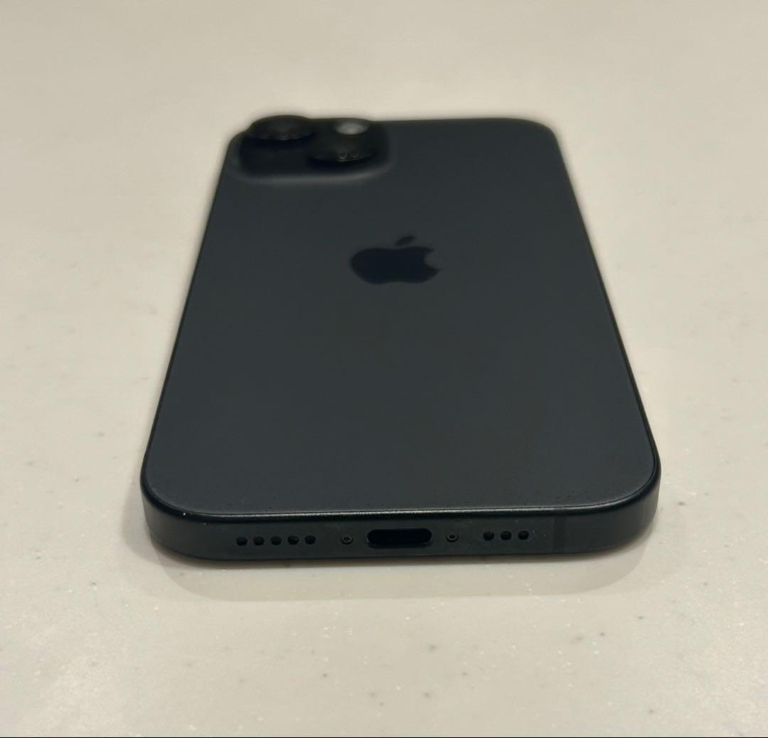 Apple iPhone 15 128GB ブラック 本体 SIMフリー　中古